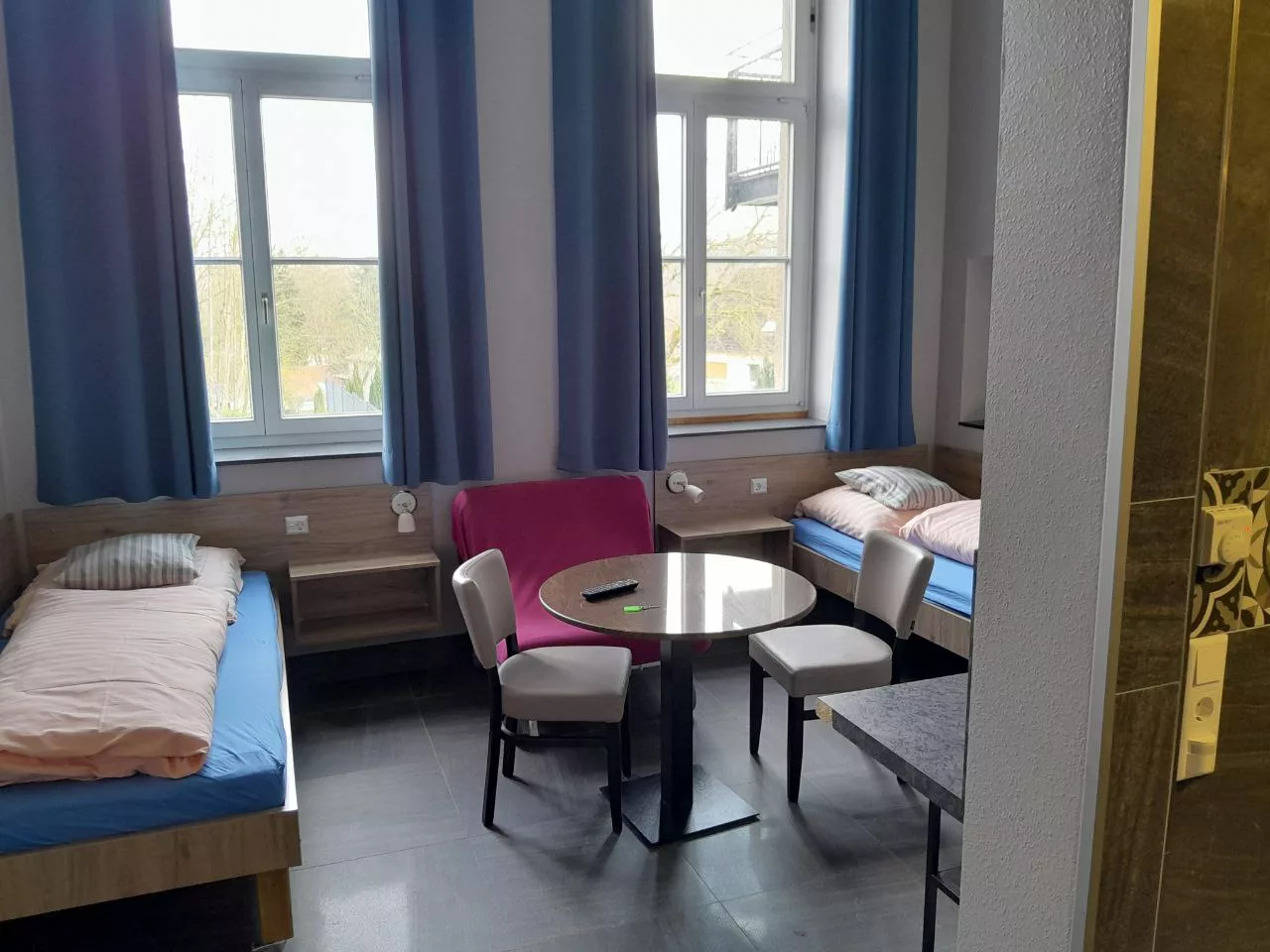 Double room with bathroom and kitchenette in Solingen