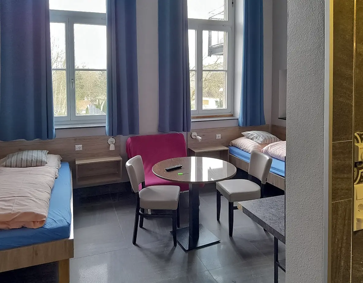 Solingen double room with bathroom and extra bed