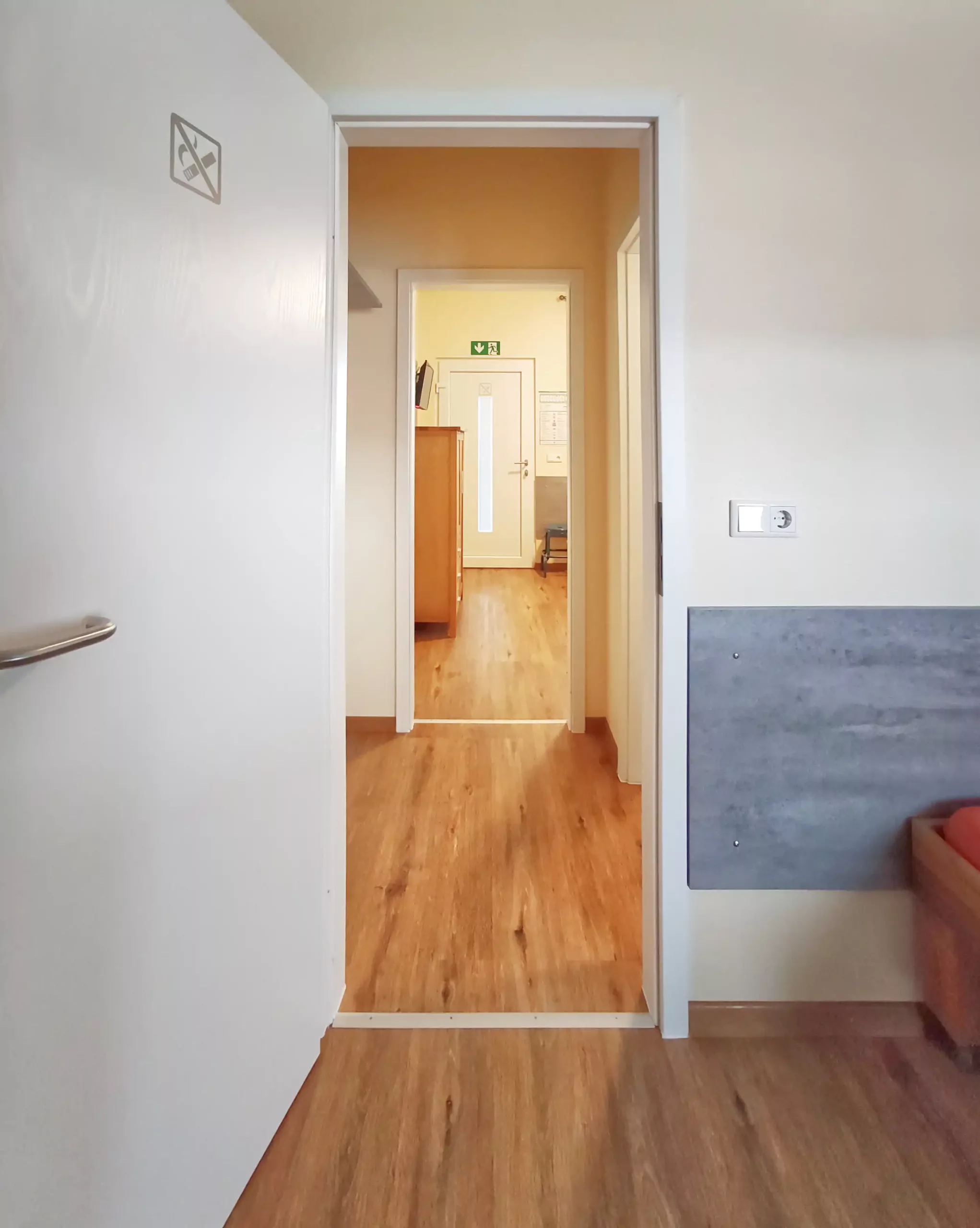 Solingen low-rise apartment connecting corridor